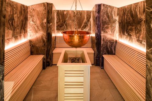 a sauna with a large bowl on a stand at Hotel Cristal in Obereggen