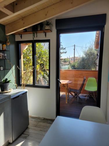 a kitchen with a door leading to a patio at Loft 40m2 avec terrasse pilotis in Fréjus