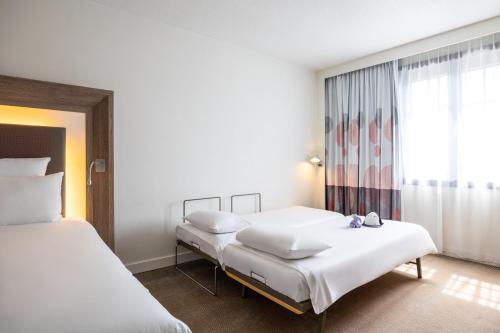 Una cama o camas en una habitación de Hotel Novotel Brussels Off Grand Place