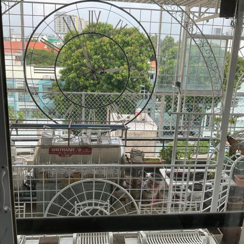 a train in a cage in a ferris wheel at Khách sạn Minh Châu - Hòa Hưng in Ho Chi Minh City