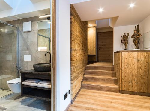 a bathroom with a walk in shower and a sink at Piciulei Pitl in Selva di Val Gardena