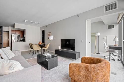 Gallery image of Loop 1BR w gym pool lounge 1 block from L CHI-695 in Chicago