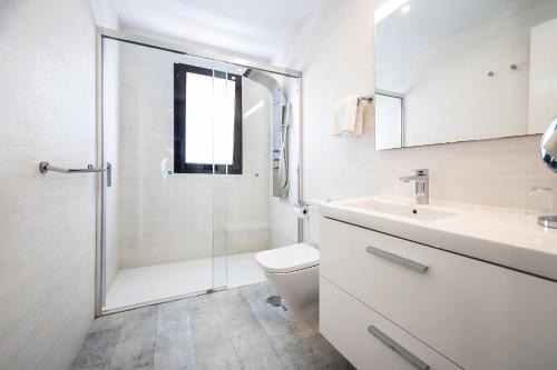 a bathroom with a shower and a toilet and a sink at Apartamento Alma in Puerto del Carmen