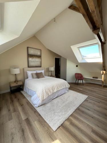 Łóżko lub łóżka w pokoju w obiekcie Chez Maurice - Stylish French Country House