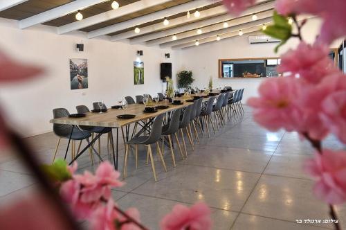Restaurant o un lloc per menjar a אוטופיה בצפון - מתחם אירוח מפואר