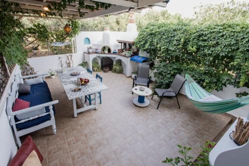 70m to Beach -Maisonette-with Private Yard