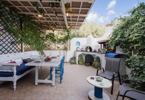Αίθριο ή υπαίθριος χώρος στο ''Seashell" maisonette by the sea -private patio-