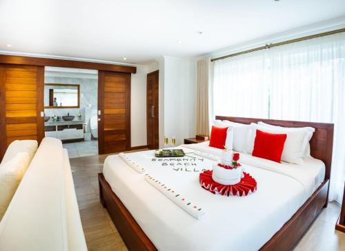 Ένα ή περισσότερα κρεβάτια σε δωμάτιο στο Searenity Beach Villa