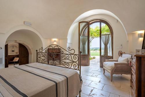 Giường trong phòng chung tại Acres Itria