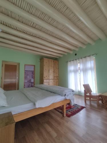Postel nebo postele na pokoji v ubytování Streamlet homestay