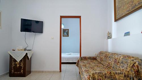 Polyraki's Cottage
