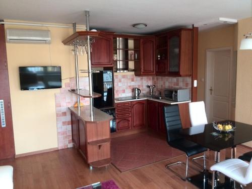 Merry&Car - HUGE BALCONY + Living Room + 2BR 1084 Budapest, Bérkocsis utca 20 6/1 kép - 3