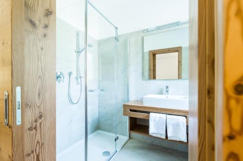 a bathroom with a shower and a sink at Zur Mühle Wohlfühloase in Trodena