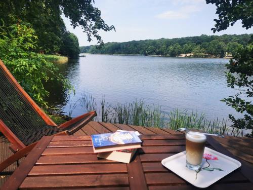 Domek nad jeziorem
