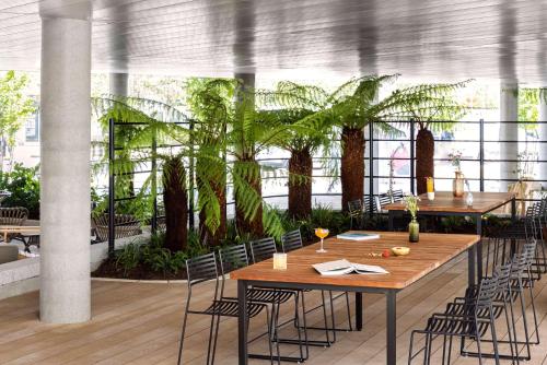 Un restaurante u otro lugar para comer en Hyatt Centric Cambridge