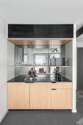 Dapur atau dapur kecil di Vibe Hotel Adelaide