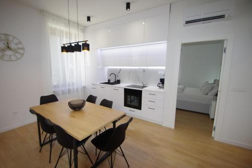 Bright & Modern 2-Bedroom Flat in Pula
