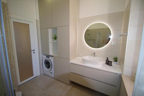 Bright & Modern 2-Bedroom Flat in Pula