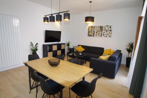 Bright & Modern 2-Bedroom Flat in Pula