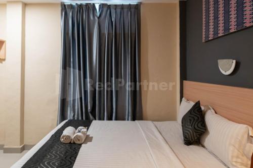 Katil atau katil-katil dalam bilik di New Gentala Hotel RedPartner Medan