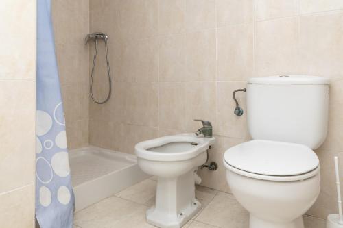 クリェラにあるProvence, 5º-18のバスルーム(トイレ、シャワー付)