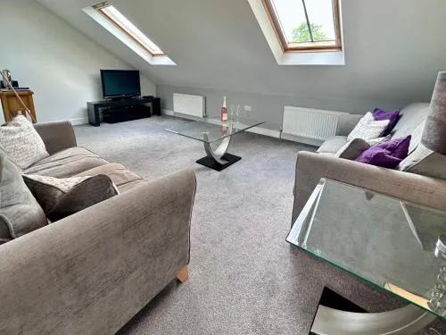 7 Bluebridge Court with Free Parking photo 1