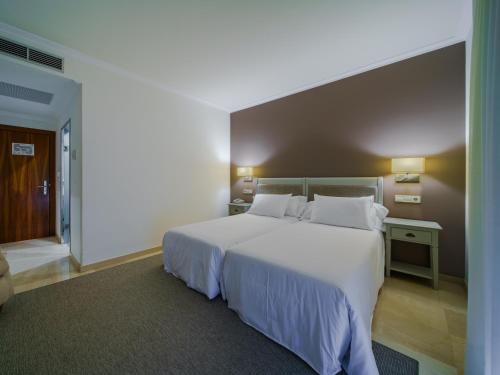 Ένα ή περισσότερα κρεβάτια σε δωμάτιο στο Hotel Spa Atlántico San Vicente do Mar