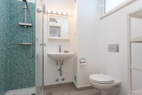 a bathroom with a toilet and a sink and a shower at SUNSET1 - By Smarthomes in São Martinho do Porto