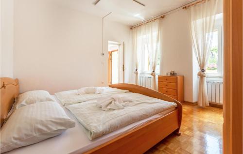 Postel nebo postele na pokoji v ubytování Amazing Home In Podgorje With Kitchen