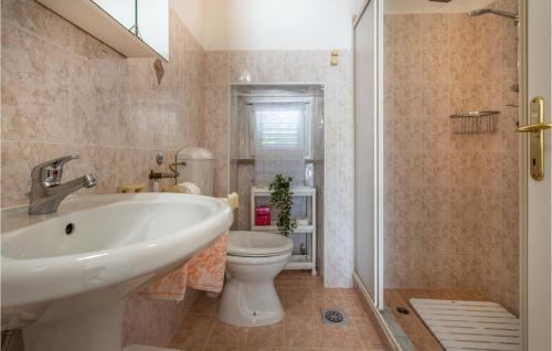 Koupelna v ubytování Amazing Home In Podgorje With Kitchen