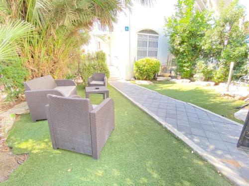 Gallery image of Garden apartment -Dizengoff Square, private garden in Tel Aviv