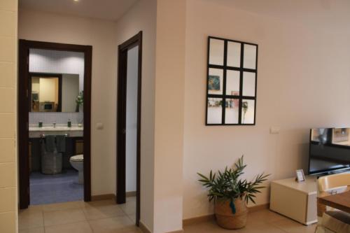 Μια τηλεόραση ή/και κέντρο ψυχαγωγίας στο Beautiful apartment with pool in Palm Mar