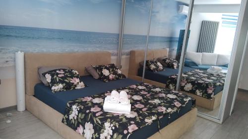 a bedroom with two beds with shoes on them at Studio Alezzi Beach Resort Ely in Năvodari