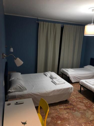 Łóżko lub łóżka w pokoju w obiekcie Affittacamere Novoli