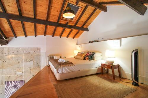 Mouzinho Mezzanine
