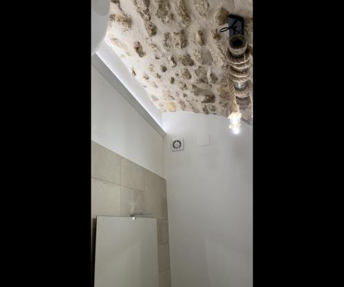 a bathroom with a ceiling with a camera on it at Arcaroli Borgo Vico "Luxe" in Vico del Gargano