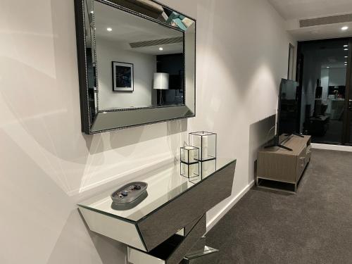 a mirror on a wall in a room at Fantastic 3 Bedroom Apartment in Southbank in Melbourne