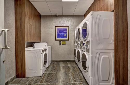 a laundry room with a washer and dryer at Home2 Suites By Hilton Toronto/Brampton, On in Brampton