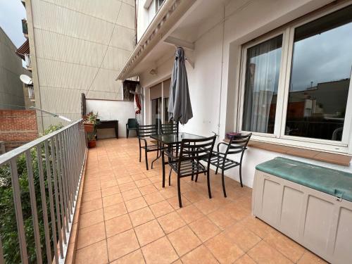 A balcony or terrace at Gran piso Terrassa centro rambla 5 habitaciones