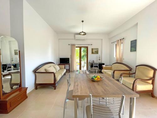 New Big Apt Close to Hospitals with Garden Parking