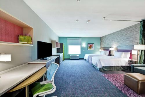 TV a/nebo společenská místnost v ubytování Home2 Suites By Hilton Pecos Tx