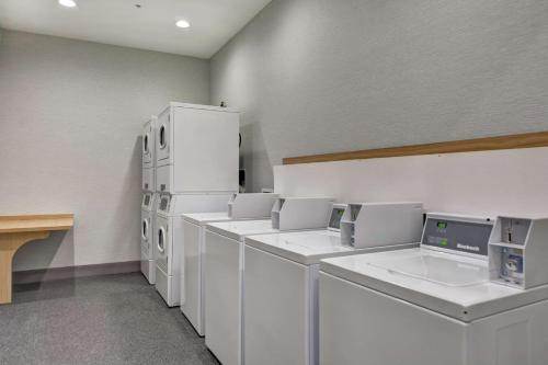 Kuchyň nebo kuchyňský kout v ubytování Home2 Suites By Hilton Pecos Tx