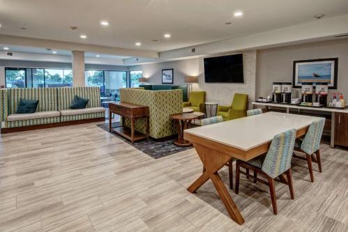 a waiting room with a table and chairs at Hampton by Hilton Encinitas-Cardiff Encinitas, CA in Encinitas