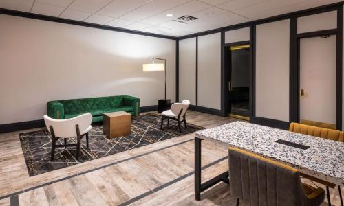 Coin salon dans l'établissement DoubleTree by Hilton Newark Penn Station, NJ