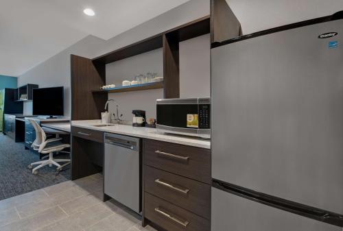 Kuchyň nebo kuchyňský kout v ubytování Home2 Suites By Hilton Memphis Wolfchase Galleria