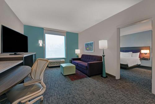 TV a/nebo společenská místnost v ubytování Home2 Suites By Hilton Memphis Wolfchase Galleria