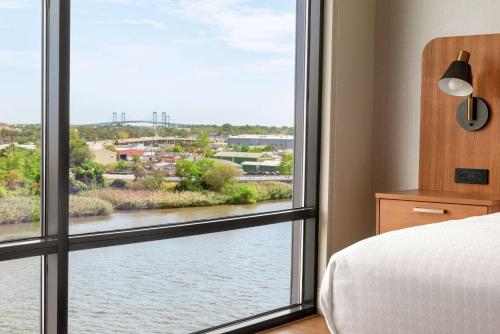 Voodi või voodid majutusasutuse Homewood Suites By Hilton Wilmington Downtown toas