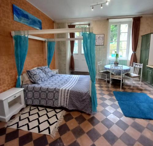 A bed or beds in a room at Bohemian Studio bedroom
