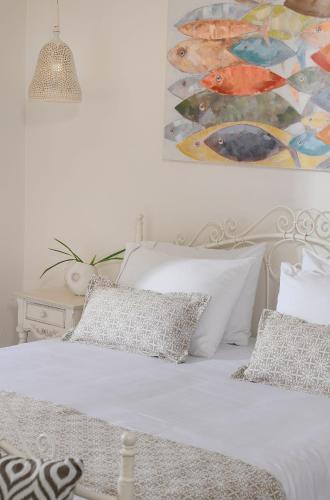 Ένα ή περισσότερα κρεβάτια σε δωμάτιο στο Erato Hotel Mykonos
