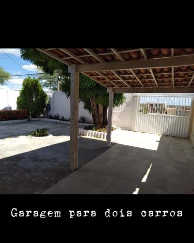 a patio with a pergola in a yard at Veraneio Dona Rosa in Piranhas